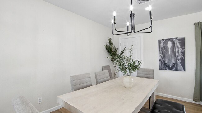 Building Photo - 2929 N 55th Pl
