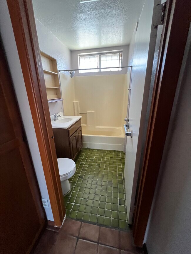 Building Photo - 126 W 71st St