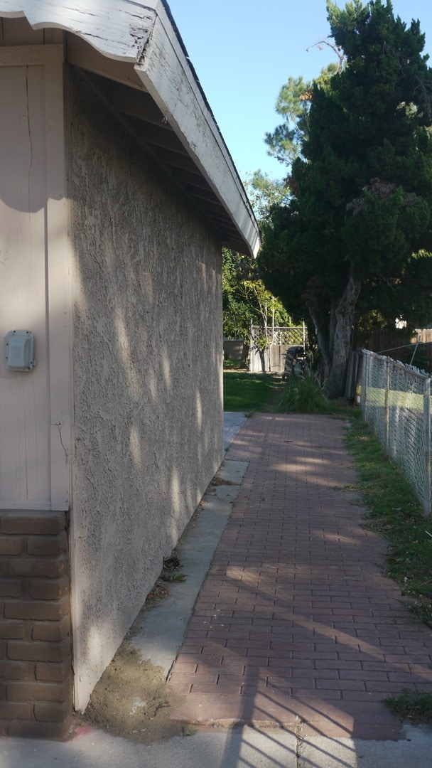 Building Photo - Charming 3-Bedroom Home with Upgraded Kitc...