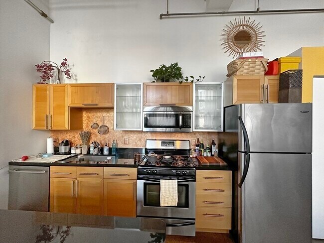 Building Photo - 120 Holmes St