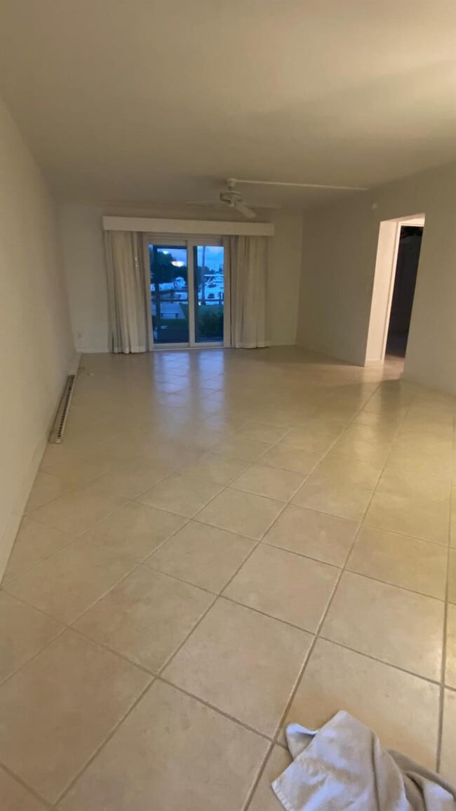 Primary Photo - 230 N Federal Hwy