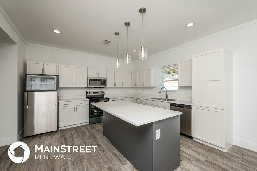 Building Photo - 3733 Vineyard Dr