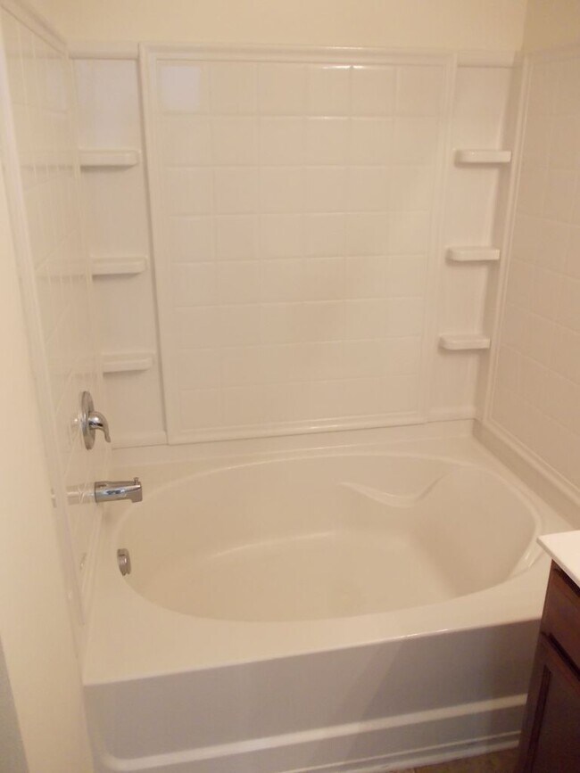 Building Photo - 2528 Walnut Forest Dr