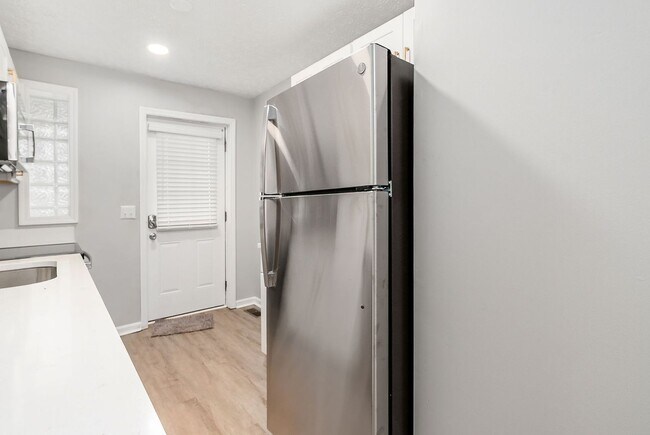 Building Photo - Available Now!!! Newly Renovated Merion Vi...