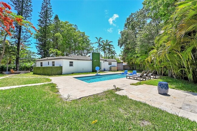 Building Photo - 15 NE 95th St