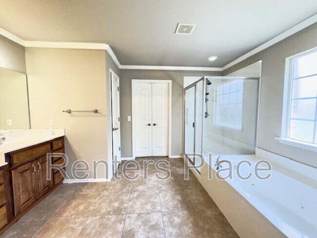 Building Photo - 12515 S Cedar Pl