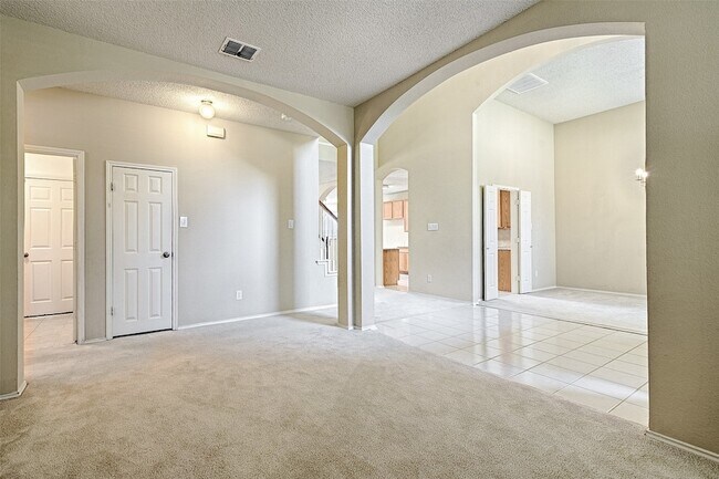 Building Photo - 9701 Thorncliff Dr