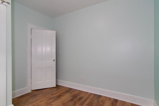 Building Photo - Cute older Craftsman home on locate on Spo...