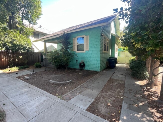 Building Photo - Beautiful 2bed 1bath home in Downtown Sacramento