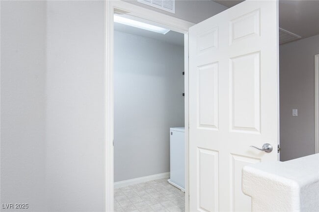 Building Photo - 9857 Mercer Ests Ct