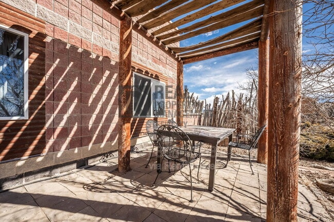 Building Photo - 531 E Milt Dr