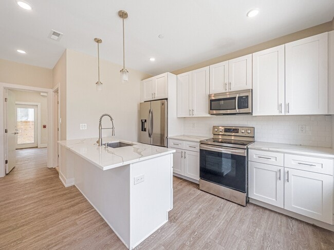 Building Photo - 2155 N Darien St