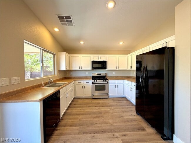 Building Photo - 2278 Chestnut Ranch Ave