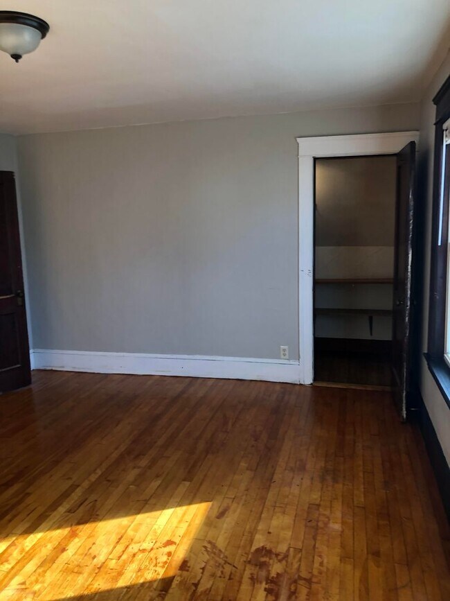 Building Photo - 19 Summerhill Ave