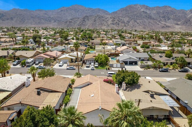 Building Photo - 54140 Avenida Mendoza
