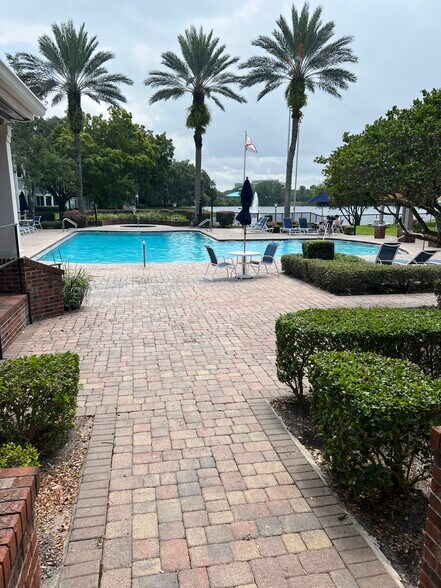 Building Photo - 10000 Gate Pky N