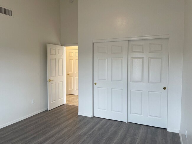 Building Photo - 4th1046#2