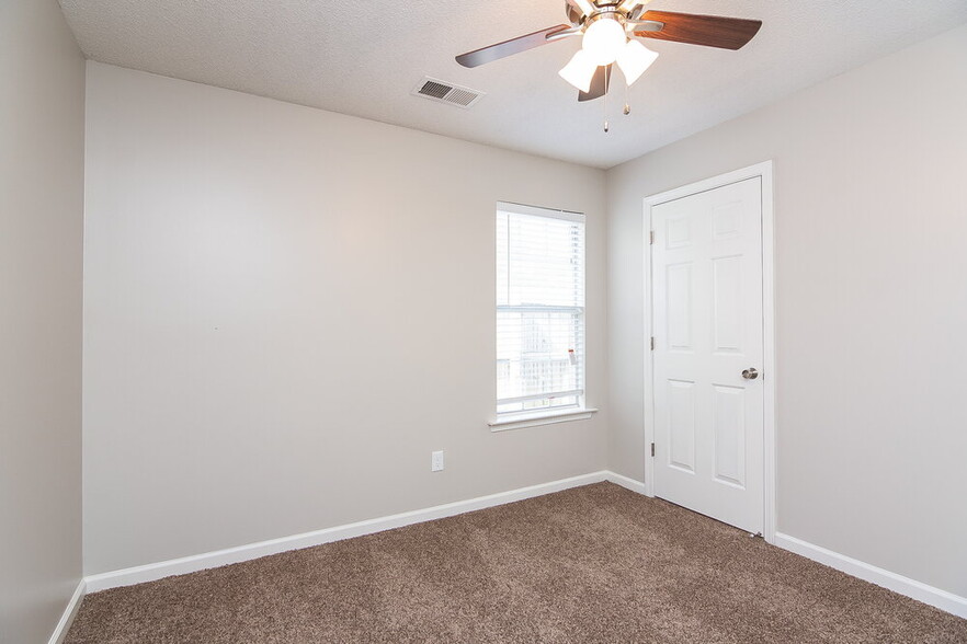 Building Photo - 9714 Java Cove