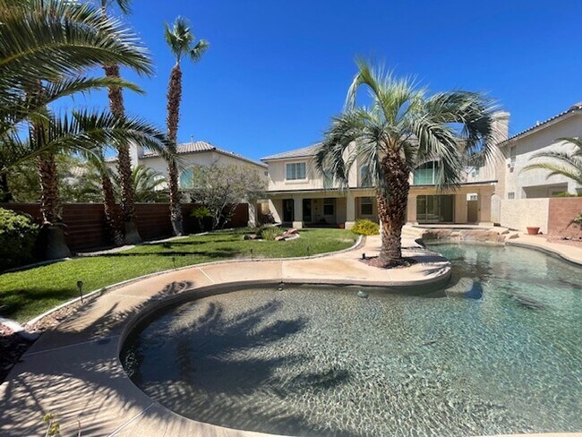 Building Photo - FANTASTIC SPACIOUS HOME LOCATED IN GATED C...