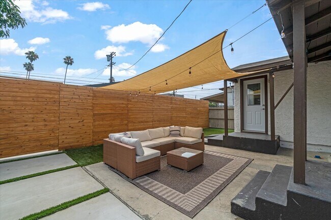 Building Photo - 5738 Ruthelen St
