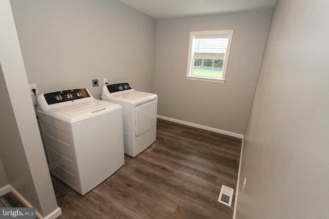 Building Photo - 8 Conover Ln