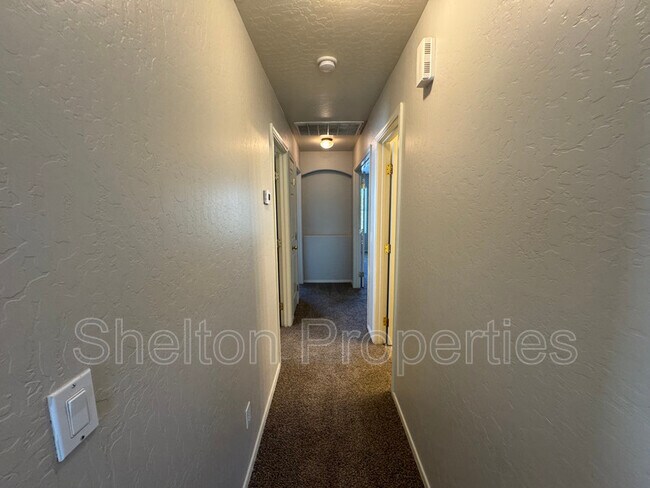 Building Photo - 14787 W Columbine Dr