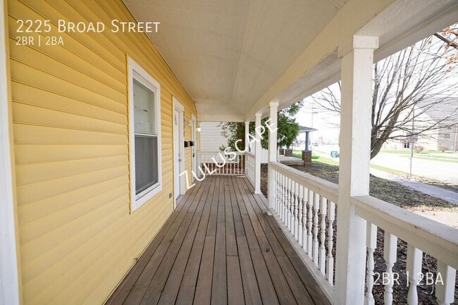 Building Photo - 2225 Broad St