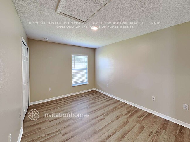 Building Photo - 510 Snail Kite Ave