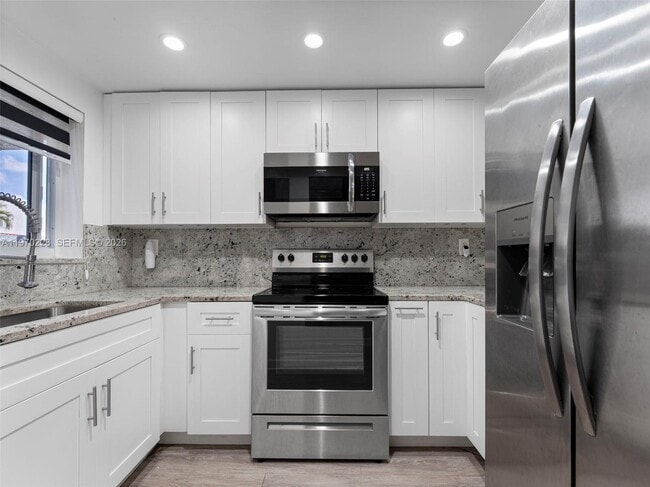 Building Photo - 1096 W 42nd Pl