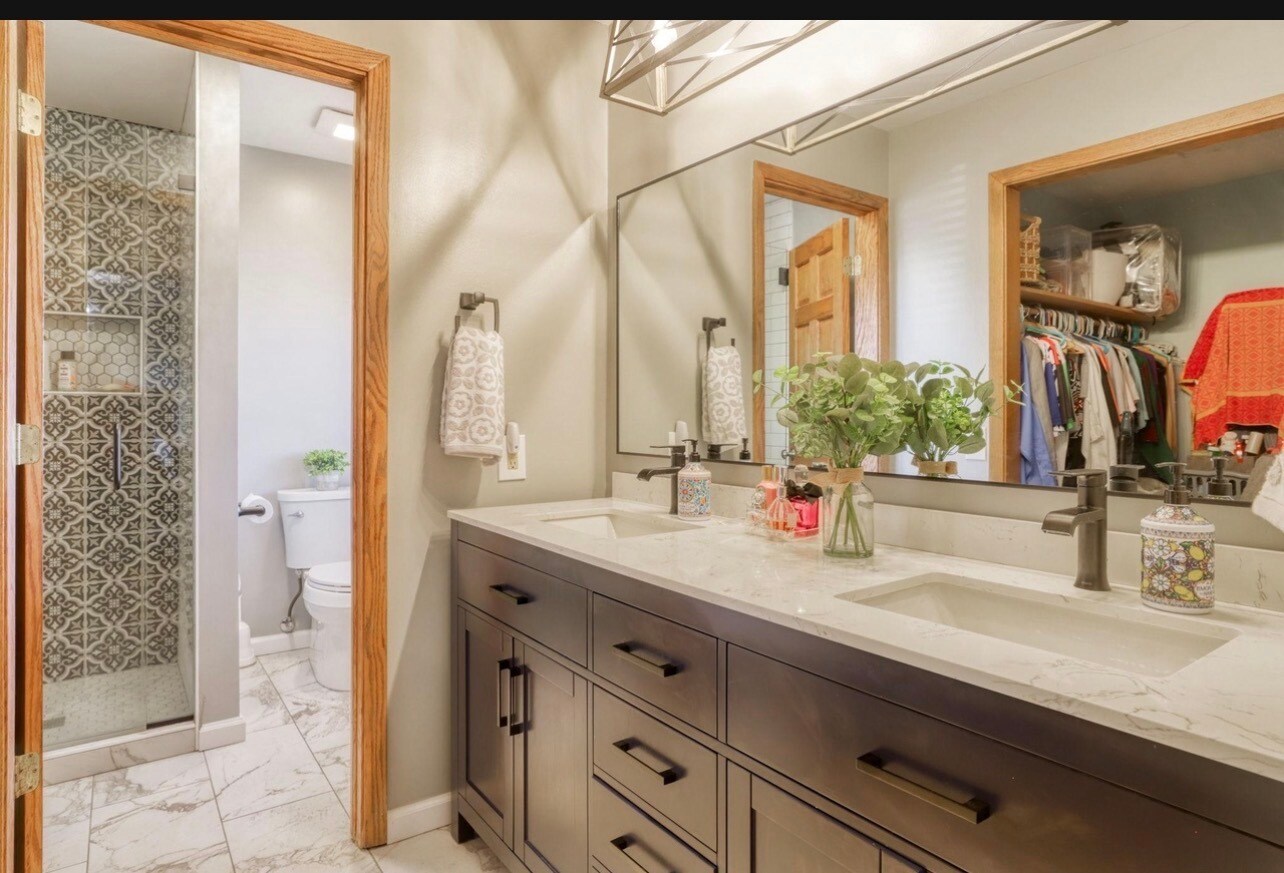 Building Photo - 9240 Chesshire Ln N