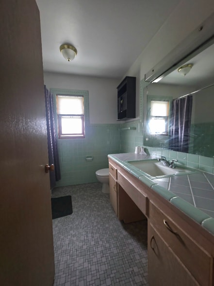 Building Photo - 2866 S 58th St