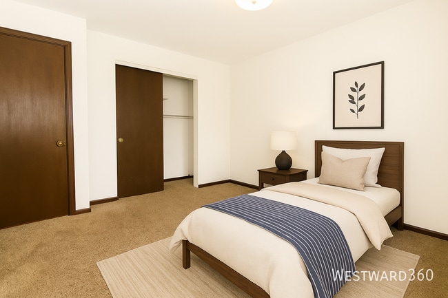 Building Photo - 16 Longwood Dr