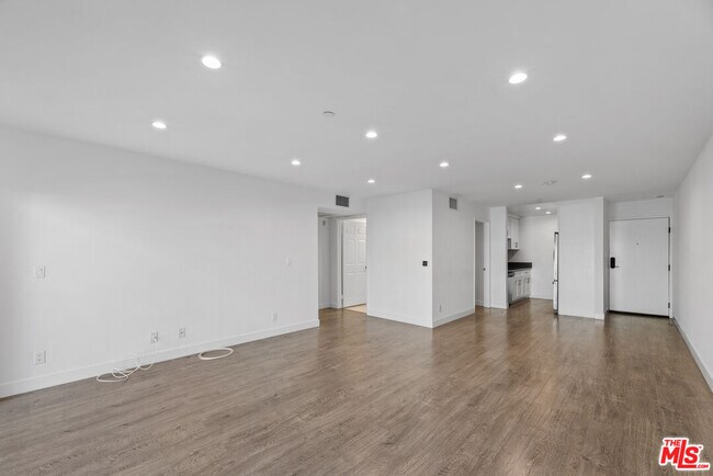 Building Photo - 725 N Alfred St