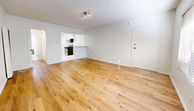 Interior Photo - 351 S. Manhattan Pl
