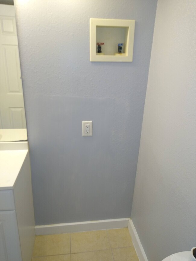 Building Photo - Blue Pointe