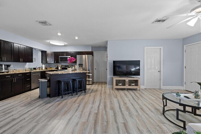 Building Photo - 5408 Birch Dr