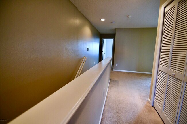 Building Photo - 2379 Sunset Bluff Dr