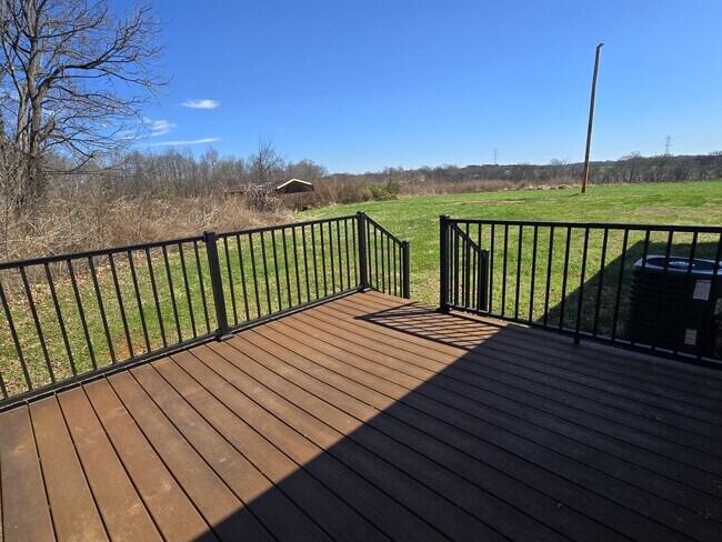 Building Photo - 165 Cattle Ln