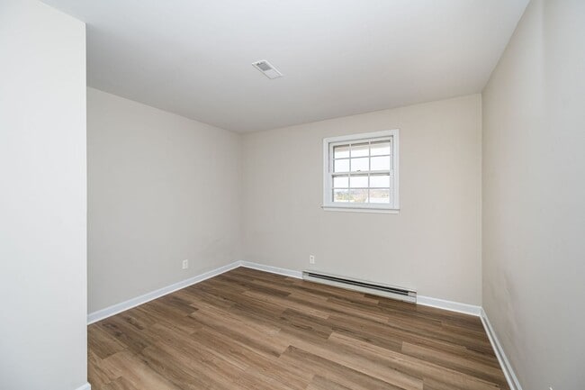Building Photo - Beautiful Hopewell Move In Ready Home!
