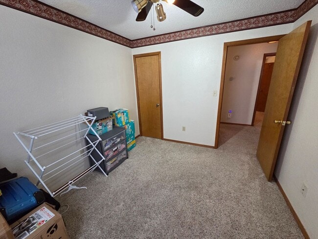 Building Photo - Large 4 Bdrm/3 Bath Home Close to Holloman AFB