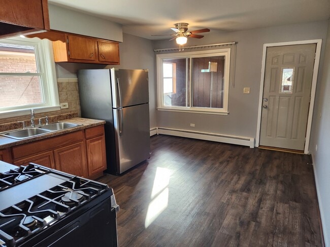 Building Photo - 1018 S 11th Ave