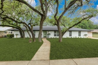 Building Photo - 1700 Barton Hills Dr