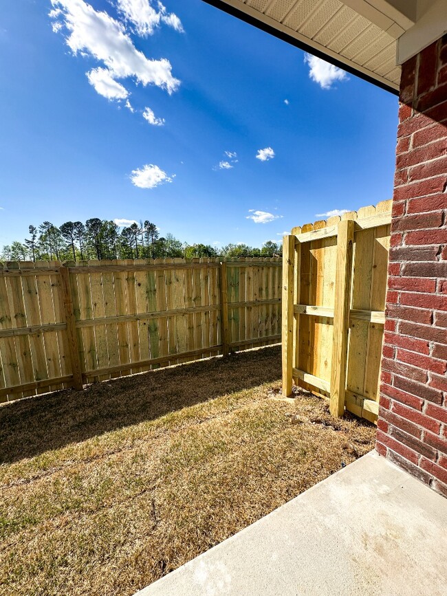 Building Photo - 1724 Rosemary