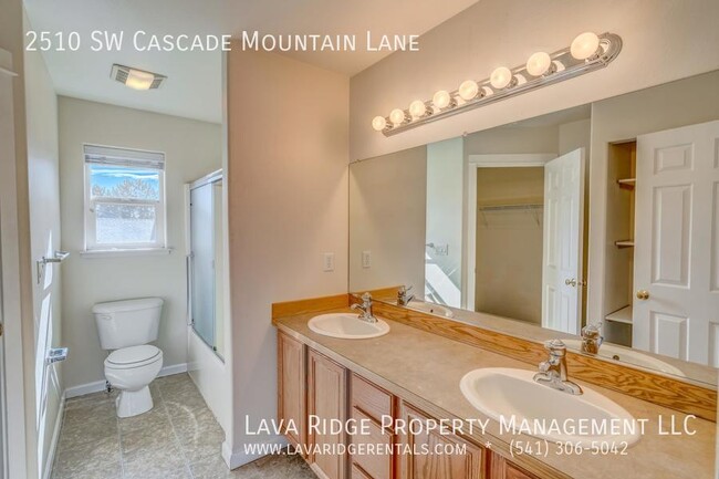 Building Photo - 2510 SW Cascade Mountain Ln