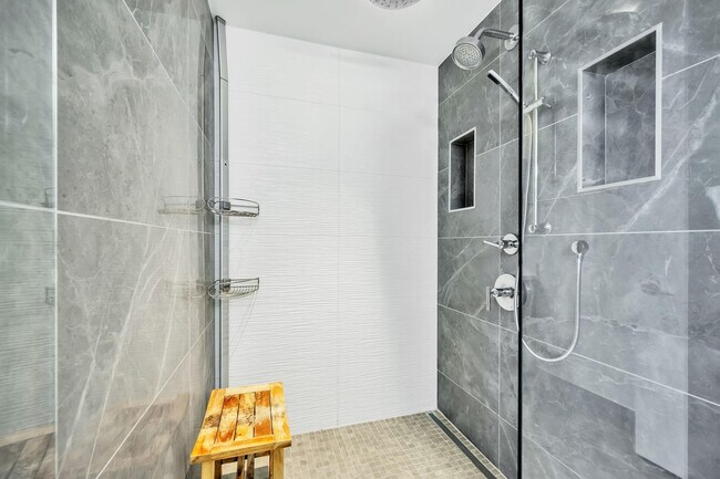 Building Photo - 612 Bayshore Dr