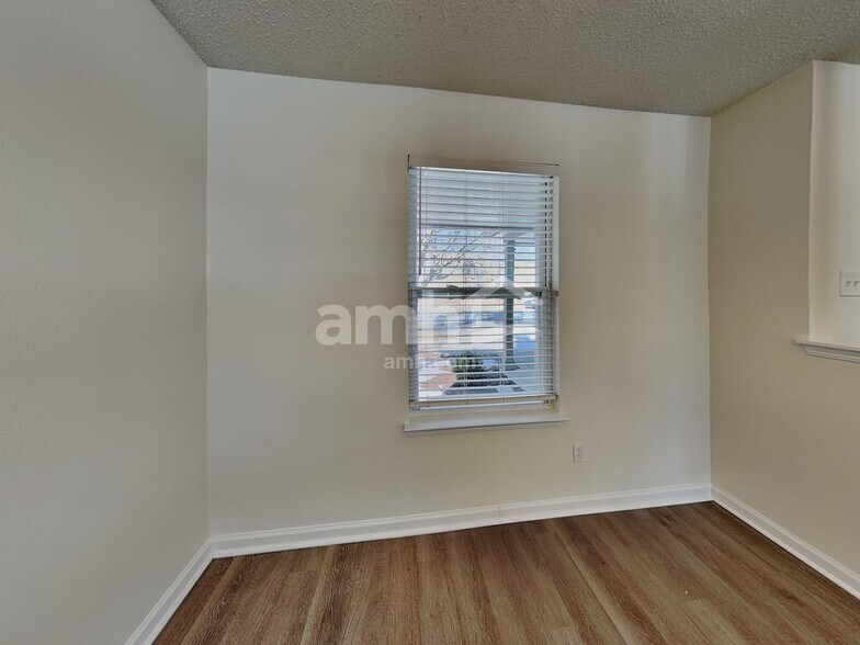 Building Photo - 10275 Holly Berry Cir