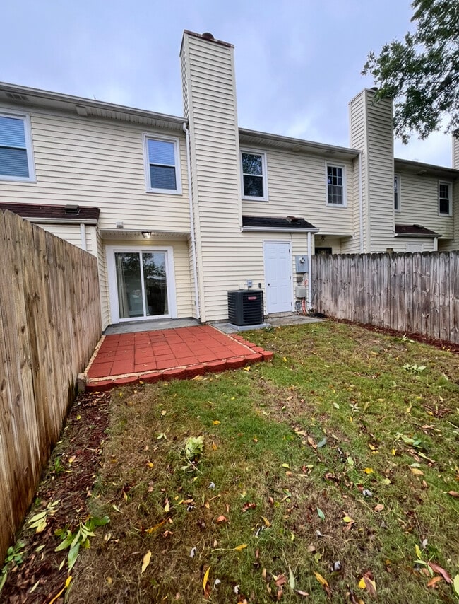 Building Photo - 1528 Jameson Dr