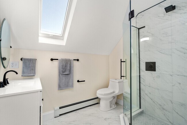 Building Photo - 16 Devens St