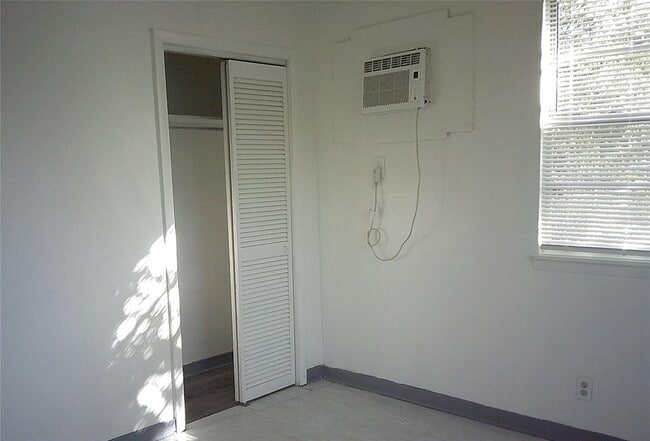 Building Photo - 1060 65th St S