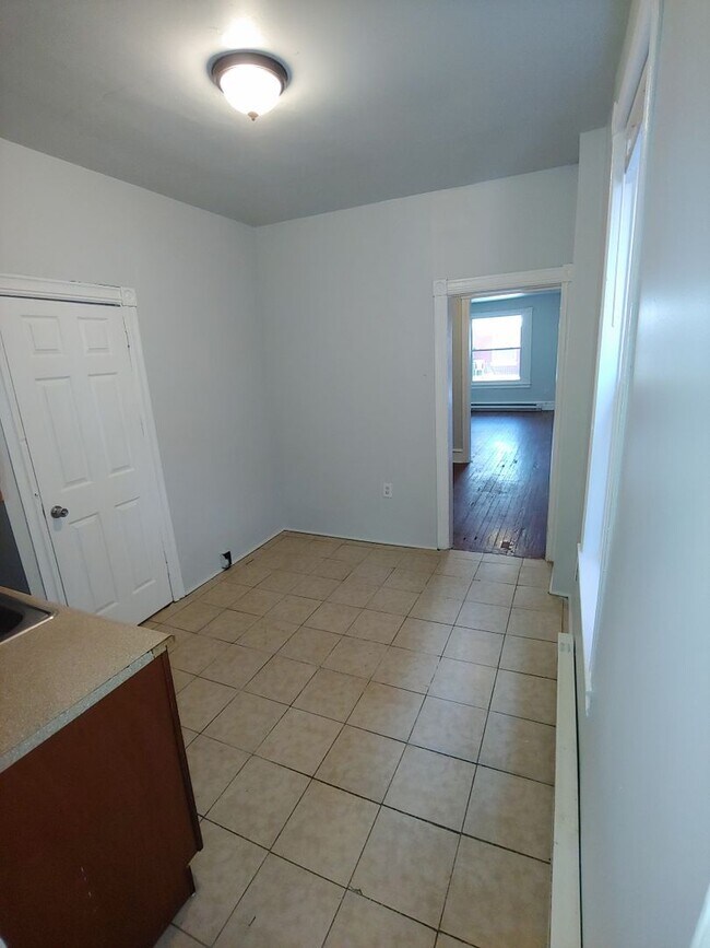 Building Photo - 3 Bedroom Home off of 60th & Cobbs Creek P...